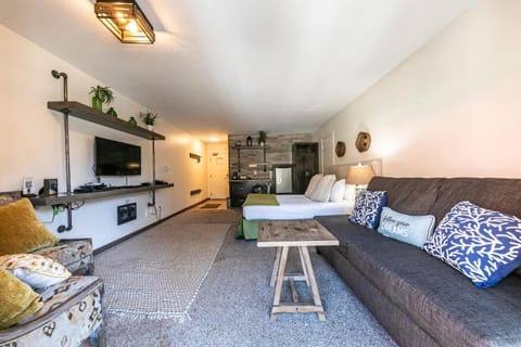 TV and multimedia, Seating area, Evening entertainment