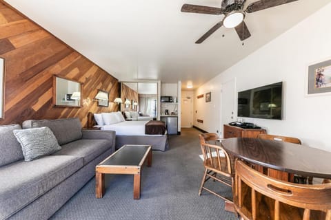 TV and multimedia, Living room, Dining area