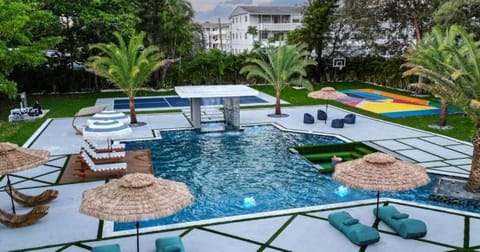 Day, Natural landscape, Garden, Garden view, Pool view, Swimming pool, sunbed