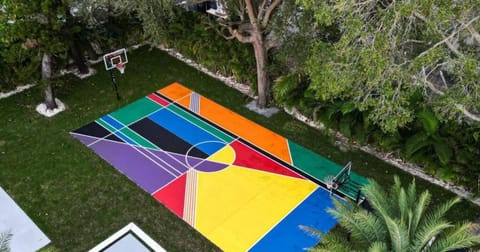 Communal lounge/ TV room, Spring, Day, Natural landscape, Children play ground, Garden, Balcony/Terrace, Tennis court, Evening entertainment, Garden view