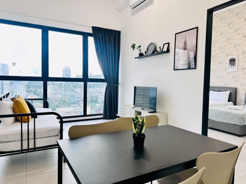 Bed, Living room, Seating area, Dining area, Bedroom, air conditioner