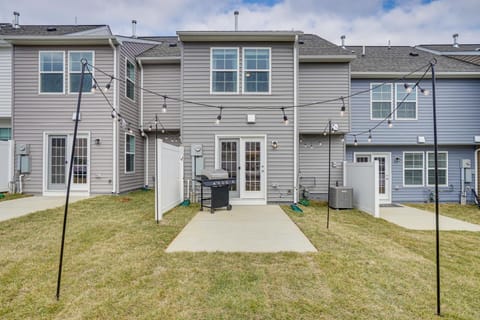 Great for Families! Townhome 9 Mi to Harpers Ferry House in Charles Town