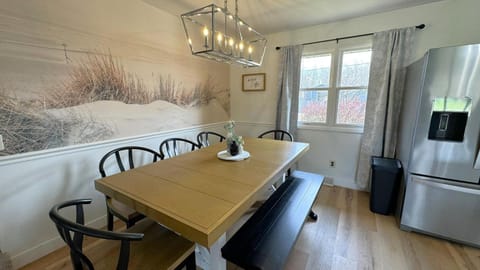 Drift Away Den House in Lincoln Township