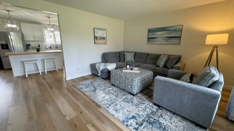 Drift Away Den House in Lincoln Township