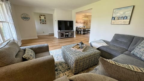 Drift Away Den House in Lincoln Township