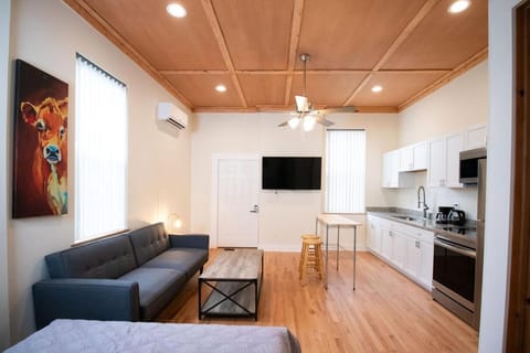 Quiet, gated oasis near downtown Lexington Apartment in Lexington