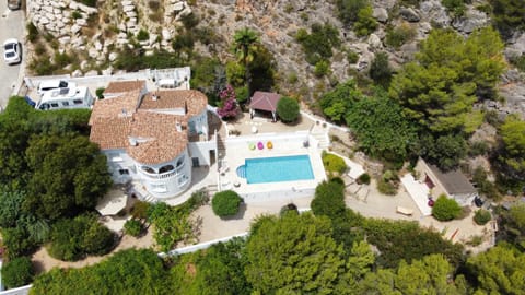 Property building, Day, Natural landscape, Pool view, Swimming pool