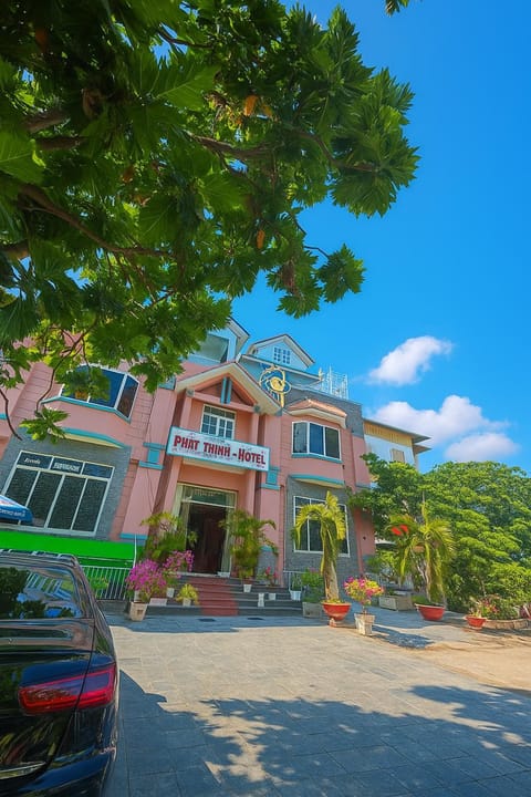 Property building, Day