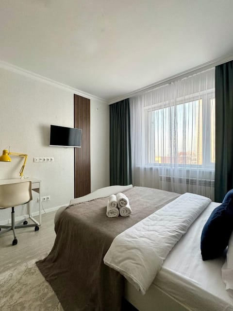 Bed, TV and multimedia, Photo of the whole room, Bedroom, hair dresser, towels
