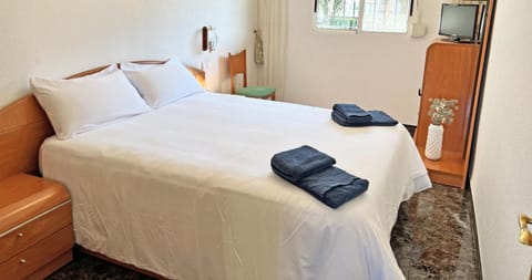 Bed, Photo of the whole room, Bedroom, towels, wardrobe