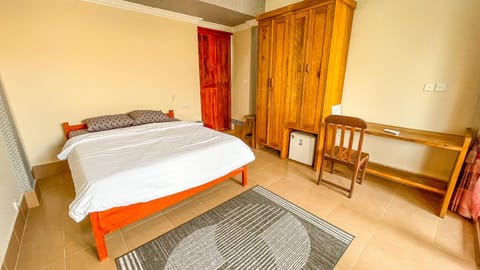 Seating area, Bedroom, wardrobe