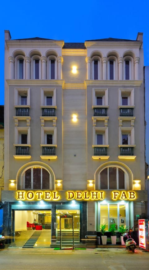 Facade/entrance, Day, Night, City view, Location