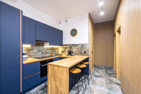 Kitchen or kitchenette, Dining area, stove