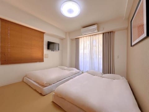 Bed, TV and multimedia, Photo of the whole room, Bedroom, air conditioner