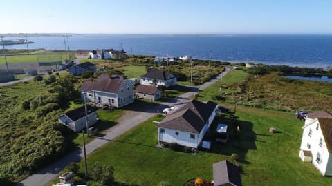 Nearby landmark, Sea view, Street view