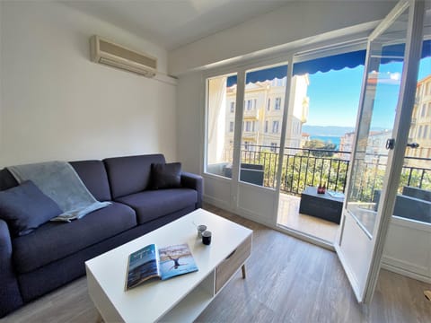 Patio, TV and multimedia, Living room