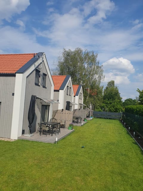 Solo na wyspie, blisko morza Sobieszewo Campground/
RV Resort in Gdansk