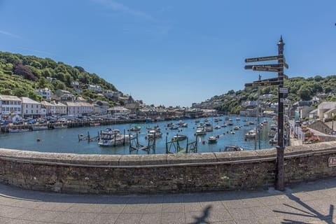 Nearby landmark, Day, Natural landscape, Activities, River view