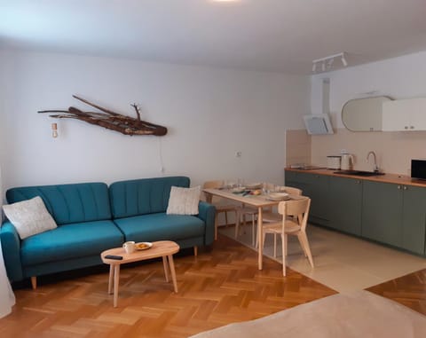 Kitchen or kitchenette, Living room, Seating area, Dining area, minibar
