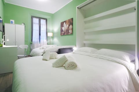 Bed, Bedroom, towels