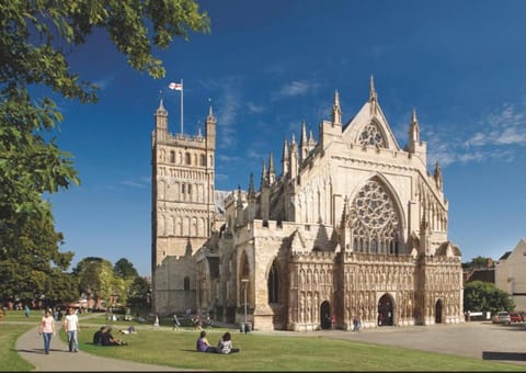 Newly Refurbished City Centre House With Parking House in Exeter