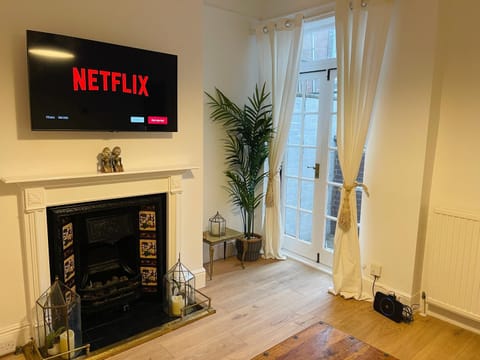 Communal lounge/ TV room, TV and multimedia