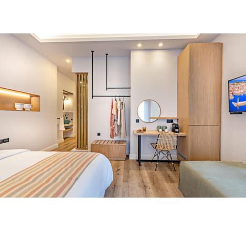 TV and multimedia, Photo of the whole room, Seating area, wardrobe