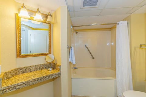 NEW! Carolinian 2/2 OF Master Free Parking & Wi-fi Apartment in Myrtle Beach