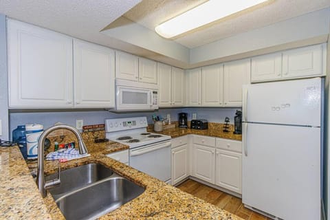 NEW! Carolinian 2/2 OF Master Free Parking & Wi-fi Apartment in Myrtle Beach