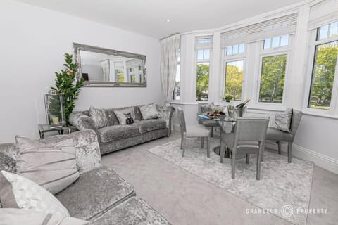 Central Park Suite by Grandeur Property Apartment in Poole