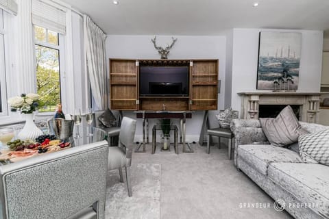 Central Park Suite by Grandeur Property Apartment in Poole