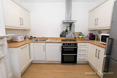 Central Park Suite by Grandeur Property Apartment in Poole