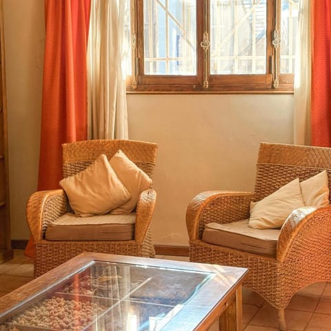 Communal lounge/ TV room, Living room, Lounge or bar