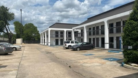 Facade/entrance, Parking