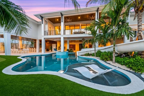 Property building, Day, Other, Pool view, Swimming pool, sunbed