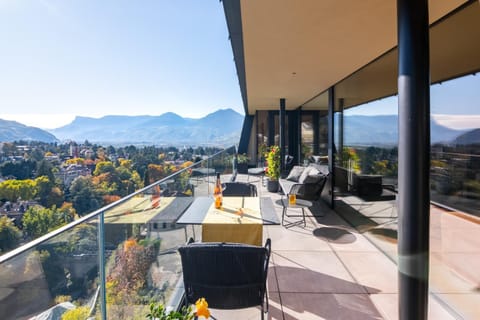 Property building, Balcony/Terrace, Living room
