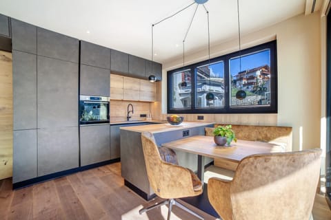 Property building, Kitchen or kitchenette, Living room