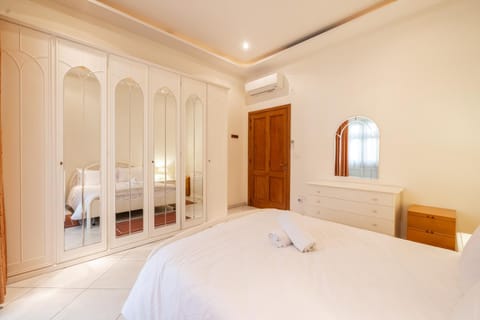 Bed, Photo of the whole room, Bedroom, towels, wardrobe