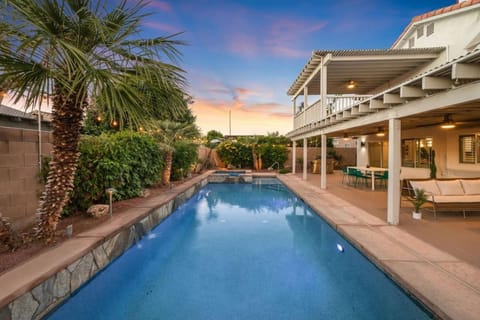 The Modern Indio Large Family Home With Pool And Spa House in La Quinta