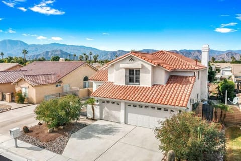 The Modern Indio Large Family Home With Pool And Spa House in La Quinta