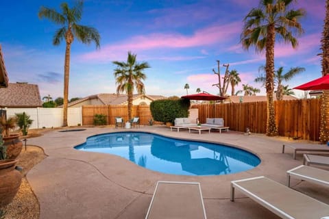 Palm Tree Inn Home With Gated Pool Perfect For Families House in La Quinta