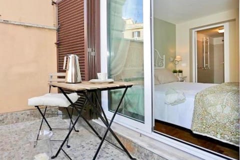 Bed, View (from property/room), Balcony/Terrace, Photo of the whole room, Bedroom