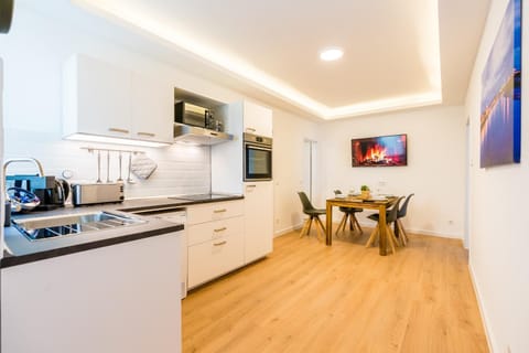TV and multimedia, Kitchen or kitchenette, Dining area, dishwasher, minibar, pet friendly, stove, toaster