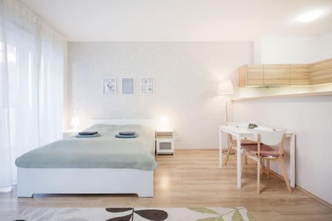 Bed, Dining area