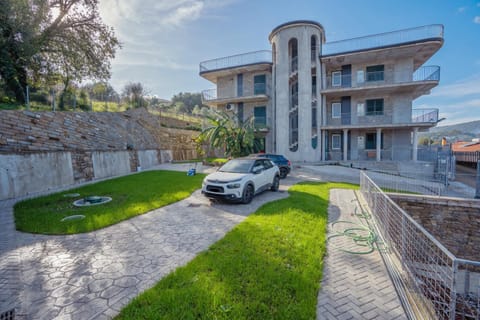 Property building, Garden, Garden view, Inner courtyard view, Parking