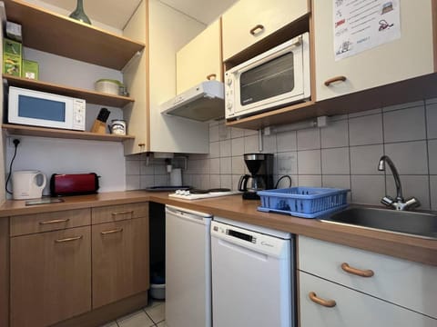 514 - Appartement 1 chambre vue mer en bordure de la plage du centre d'Erquy Apartment in Brittany