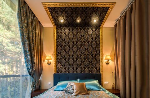 Bed, Natural landscape, Photo of the whole room, Decorative detail, Bedroom