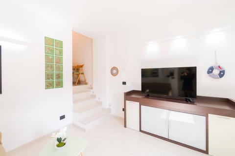 Communal lounge/ TV room, TV and multimedia