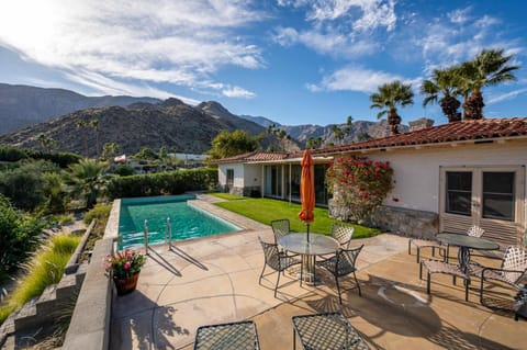 Cielo Vista Retro Palm Springs Getaway House in Palm Springs