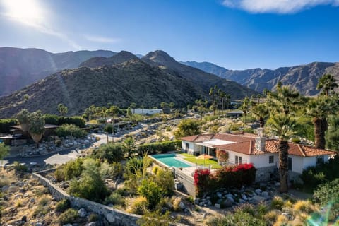 Cielo Vista Retro Palm Springs Getaway House in Palm Springs